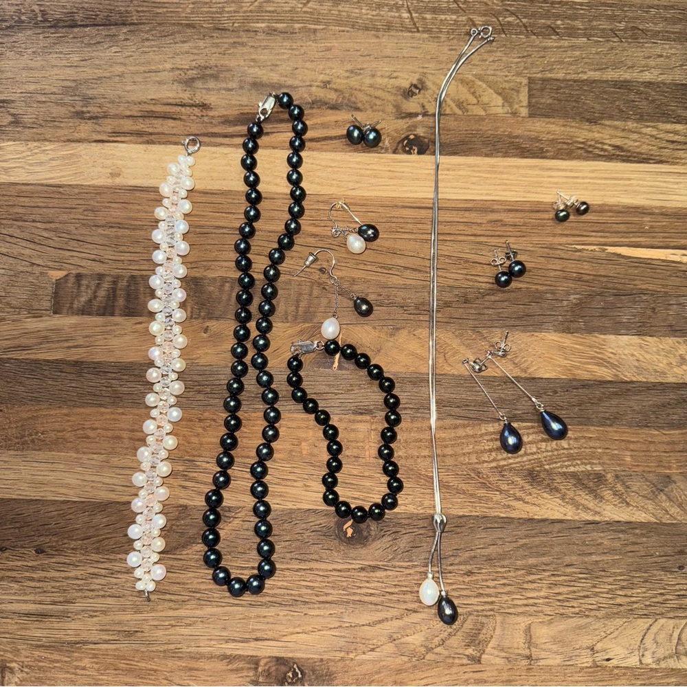 Elegant Freshwater Pearl Jewelry Bundle – Black & White Pearls, Earrings & More - Picture 2 of 5